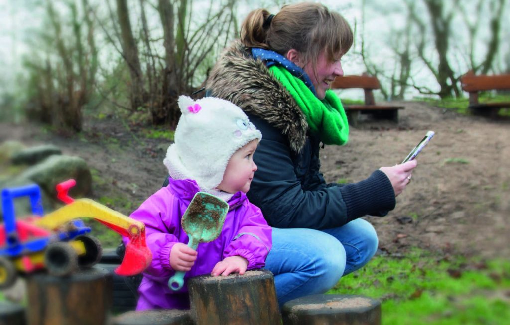 Auszeit für das Handy und Spielzeit für das Kind ...