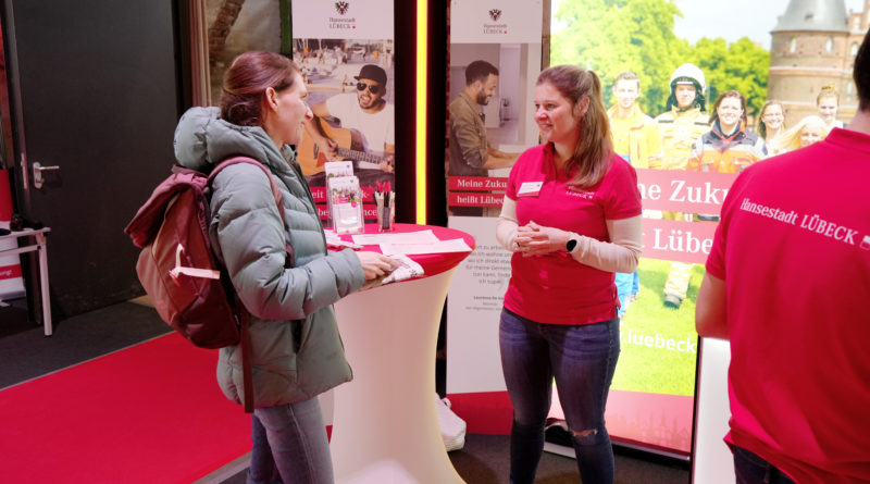 jobmesse-lübeck-gesprächssituation-stadt lübeck